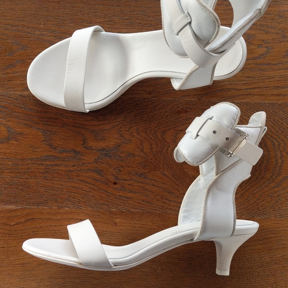 CNC Costume National Elegant White Ankle Strappy Sandals - Picture 4 of 10